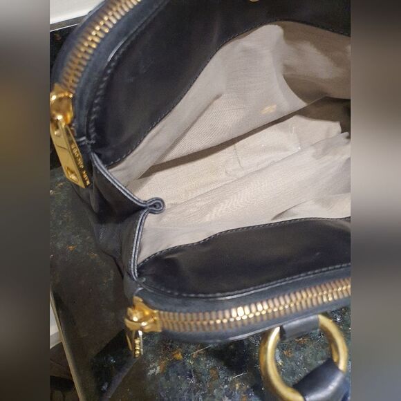 Marc Jacobs Black Crossbody Bag with Gold Details - Picture 8 of 11